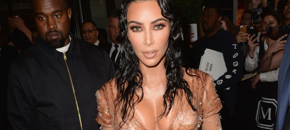Kim Kardashian trækker ”Kimono” tilbage efter massiv kritik