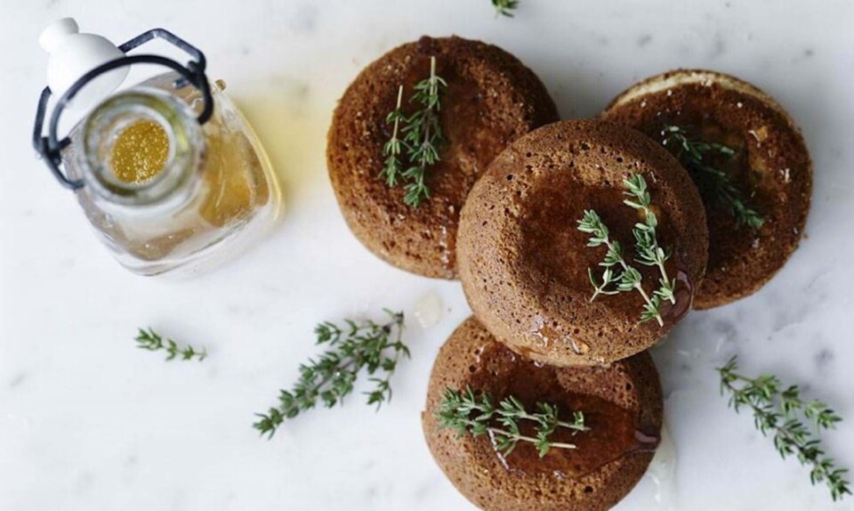 Opskrift på små citronkager med honningsirup og timian