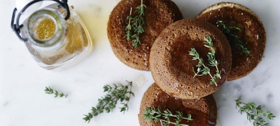 Små citronkager med honningsirup og timian