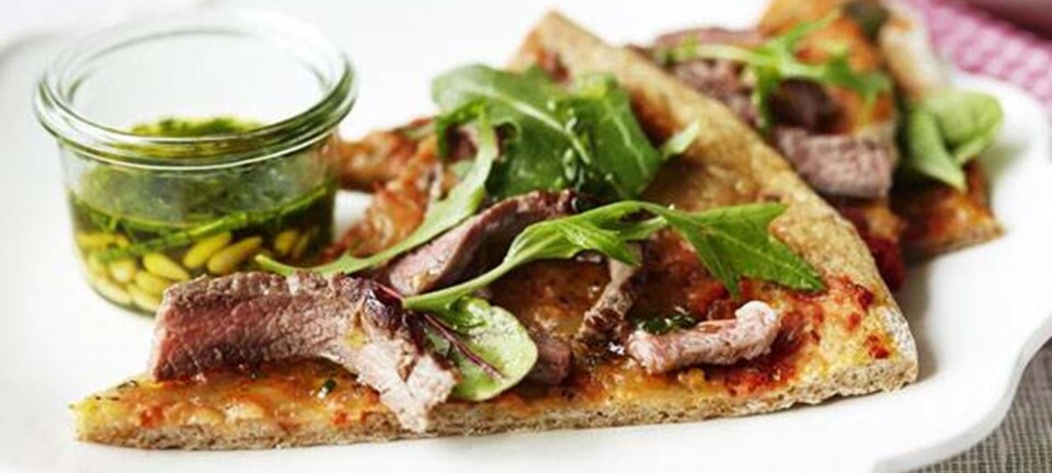 Rugpizza med oksekød og frisk mozzarella