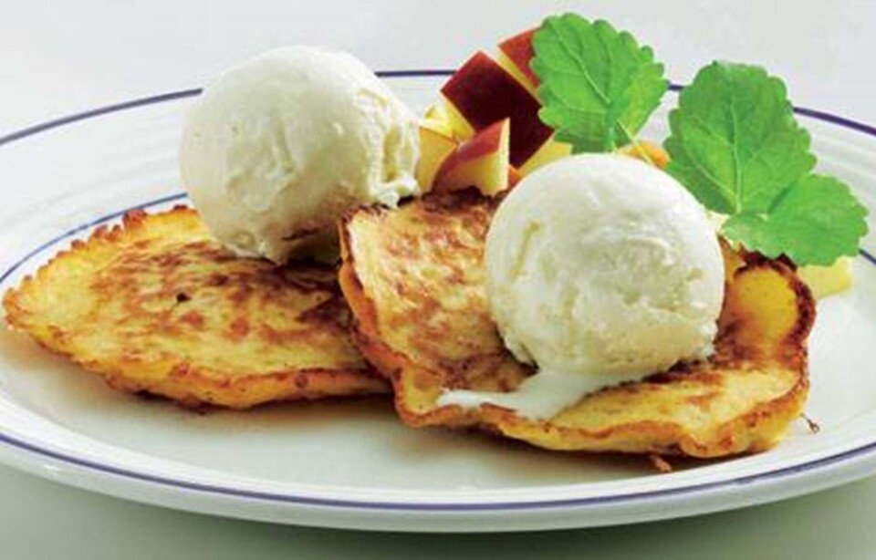 Æblepandekager med is