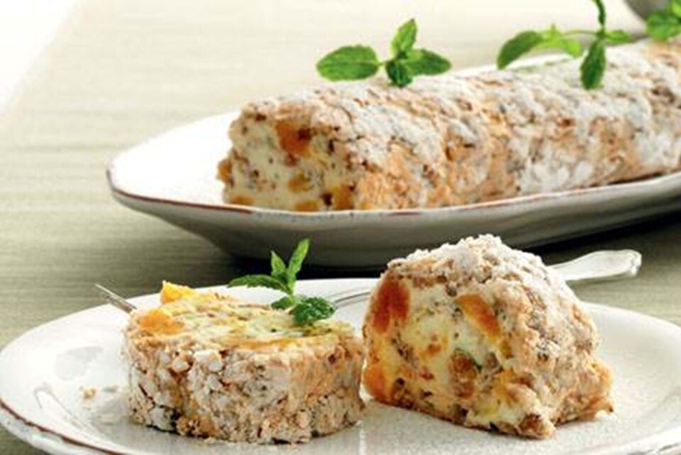 Blød marengsroulade med abrikosfyld