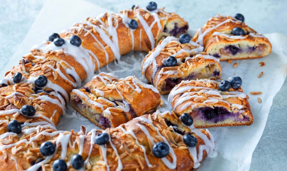 Kringle med æbler og blåbær