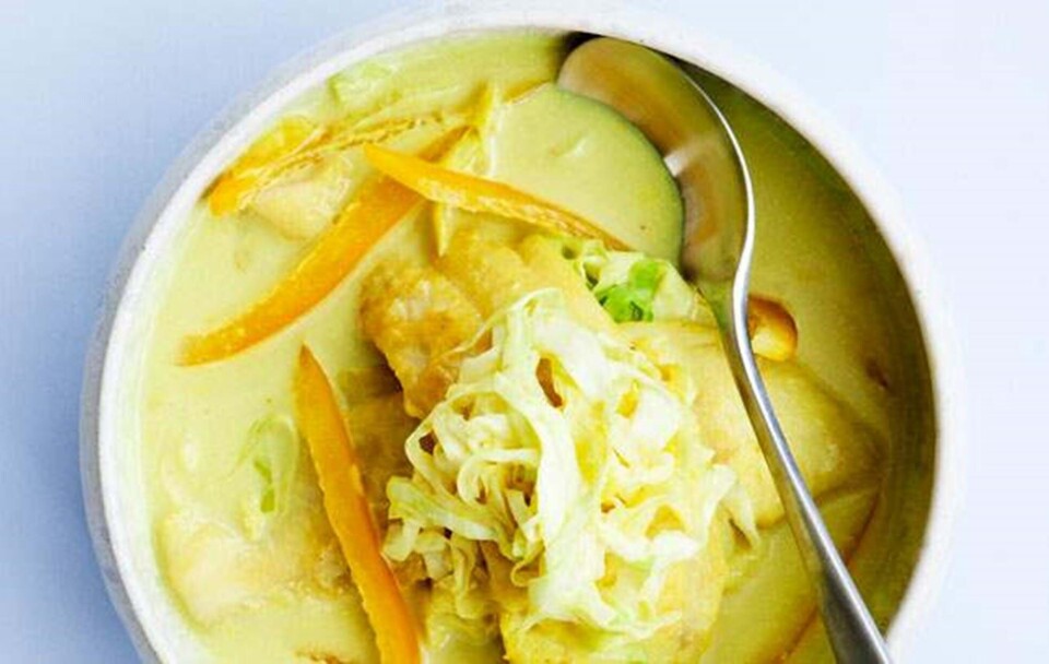 Karrysuppe med hvid fisk og savoykål Opskrift på karrysuppe med hvid fisk og savoykål