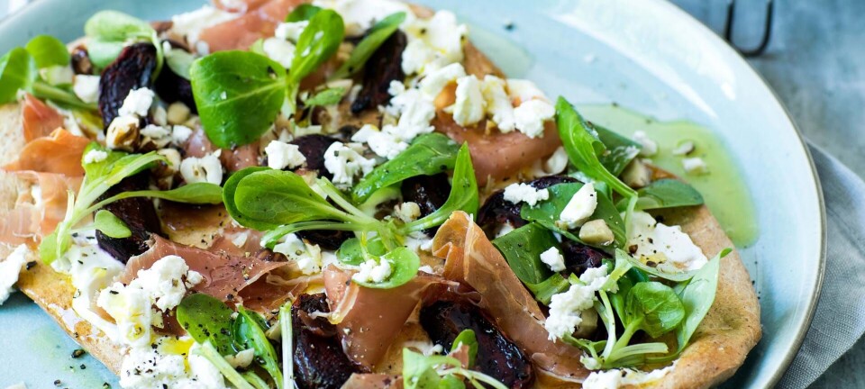 Fladbrød med rødbede, hasselnødder og frisk mozzarella