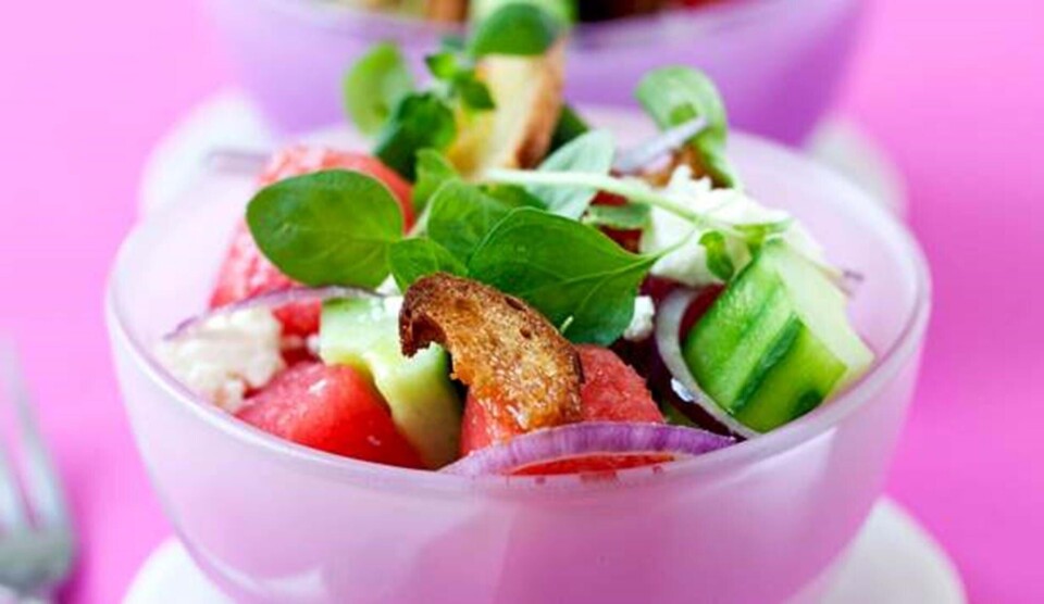 Salat opskrift med vandmelon, croutoner og feta
