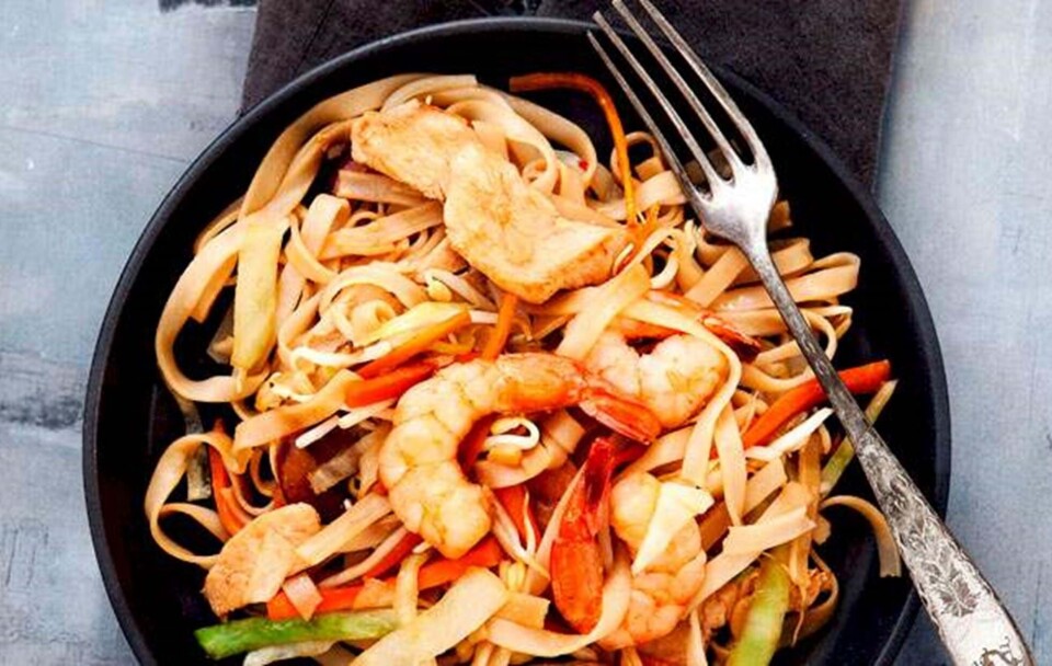 Opskrift på pad thai med kylling og tigerrejer