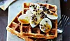 Sprød vaffel med banan og ahornsirup