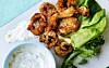 Stegte blæksprutter med tzatziki og salat