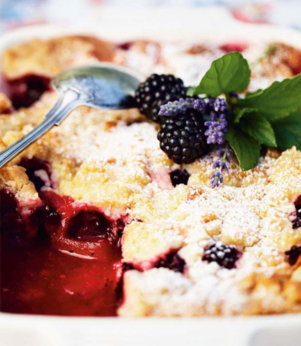 Æble-brombær-crumble