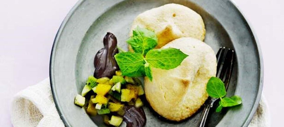 Pavlova-marengs med frugter