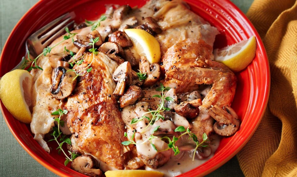 Smørkylling med champignonsovs