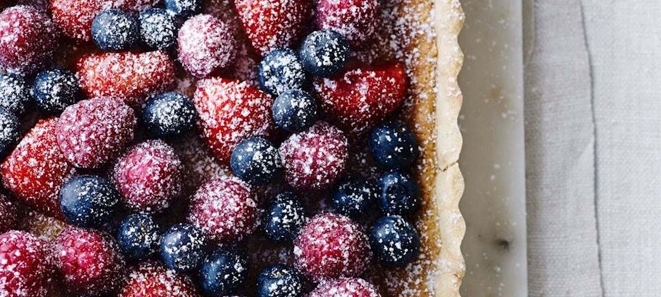 Tærte med bær og marcipan