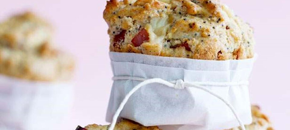 Muffins med rabarber og hvid chokolade