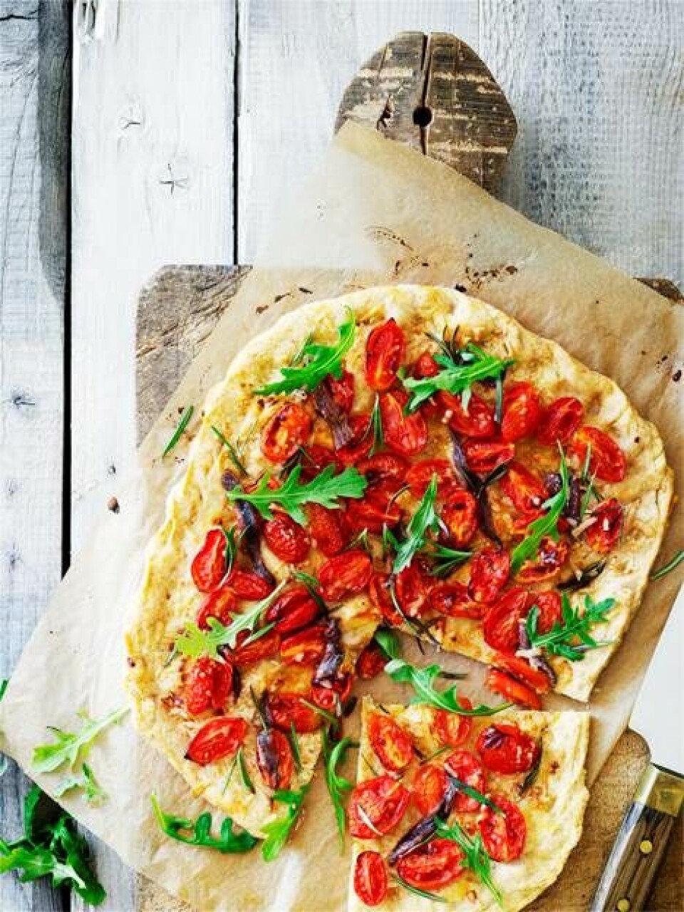 Helt hjemmelavet: Pizza med pecorino, anjoser og tomat