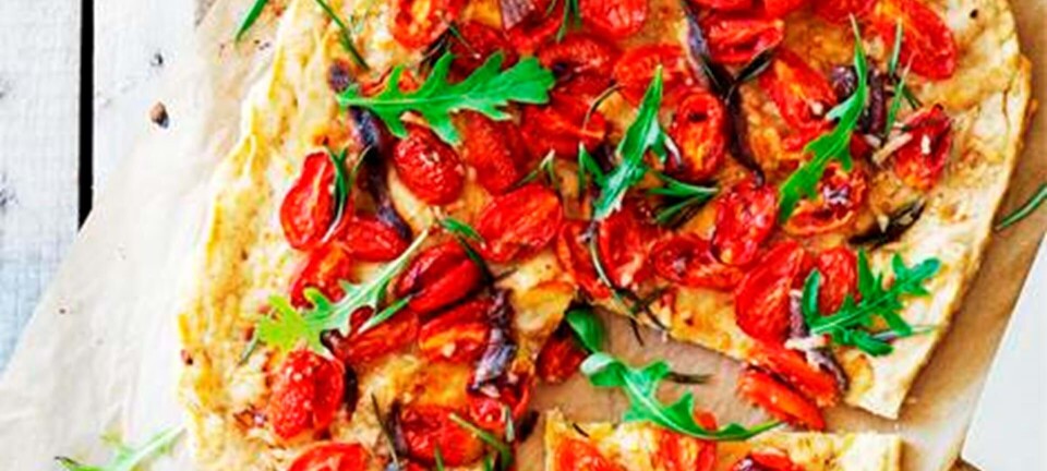 Helt hjemmelavet: Pizza med pecorino, anjoser og tomat