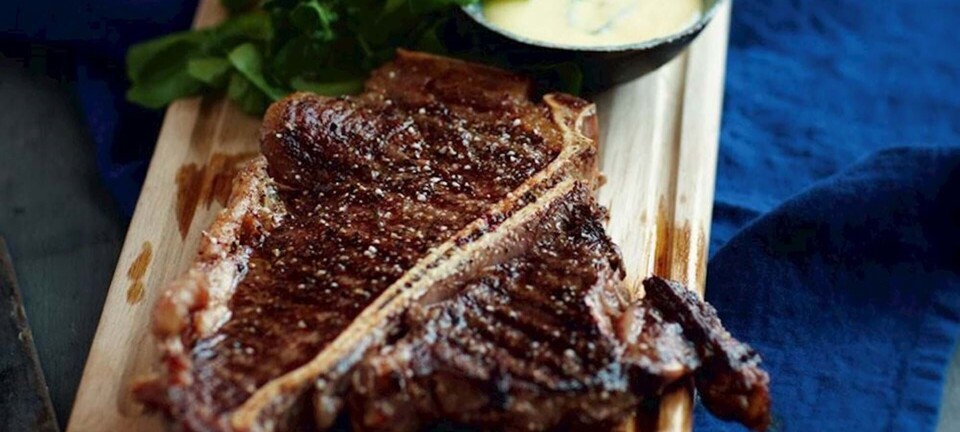 T-bone med bearnaise, fritter og brøndkarse