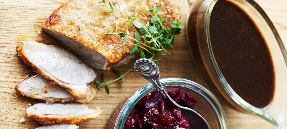 Timianstegt andebryst med portvinssauce og tranebær-rødkål