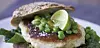 Fiskeburger med forårsgrønt