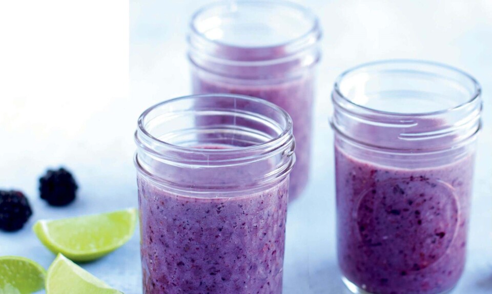 Smoothie med bær og mandler