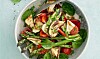 Stegt grøntsagssalat med halloumi-ost