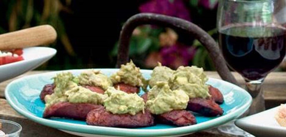 Friske chorizopølser med avocado