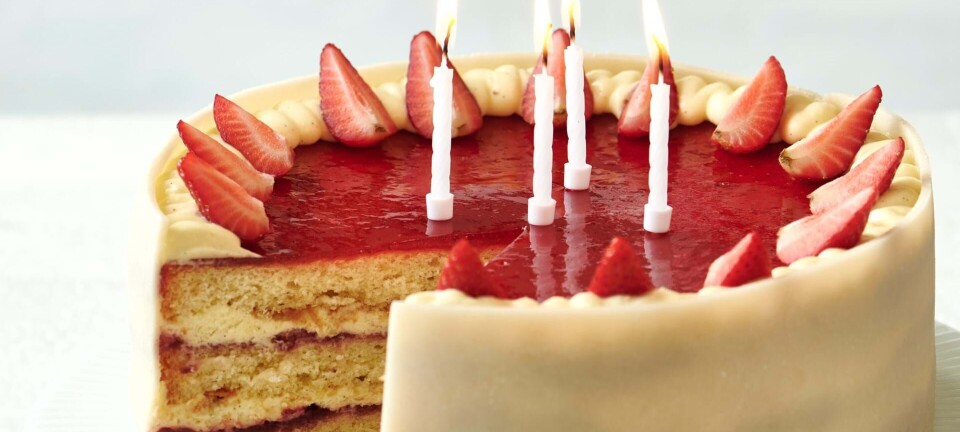 Hjemmebagt lagkage med jordbær