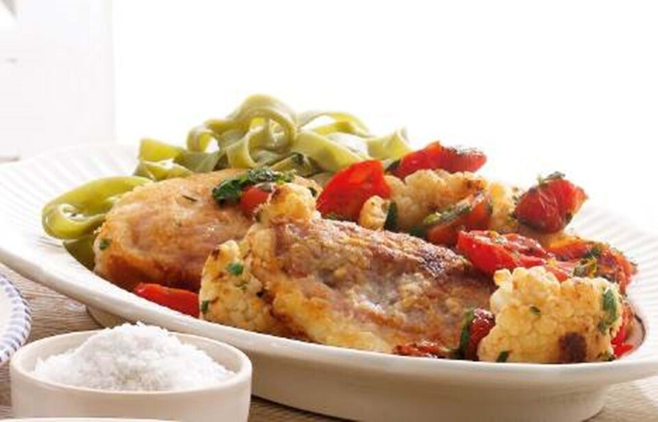 Kyllingeschnitzler med sommergrønt
