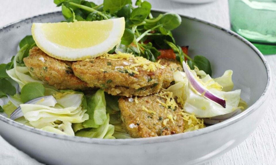 Opskrift på quinoa-frikadeller med søde kartofler og citronkål