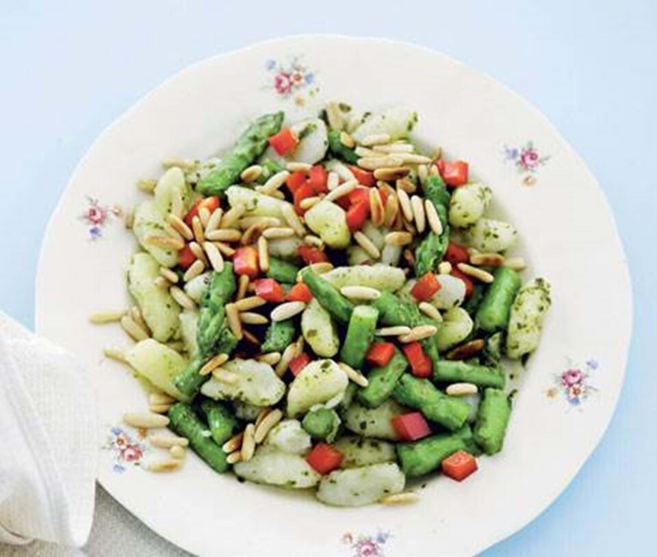 Gnocchi med asparges og pesto