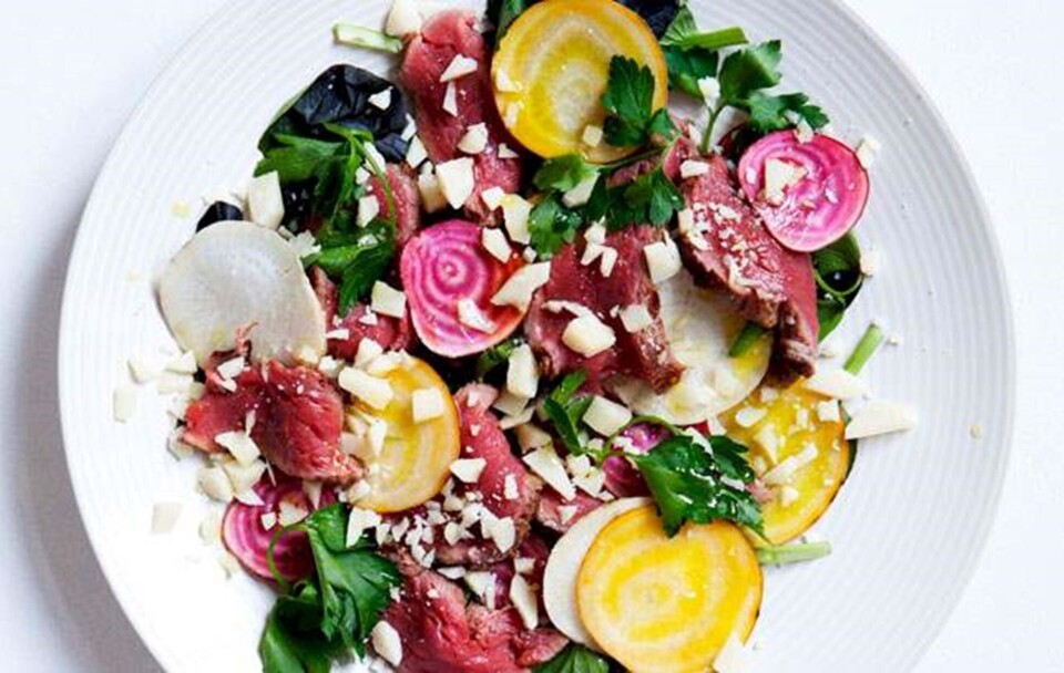 Opskrift på lynstegt oksemørbrad med parmesan og rødbedecrudité