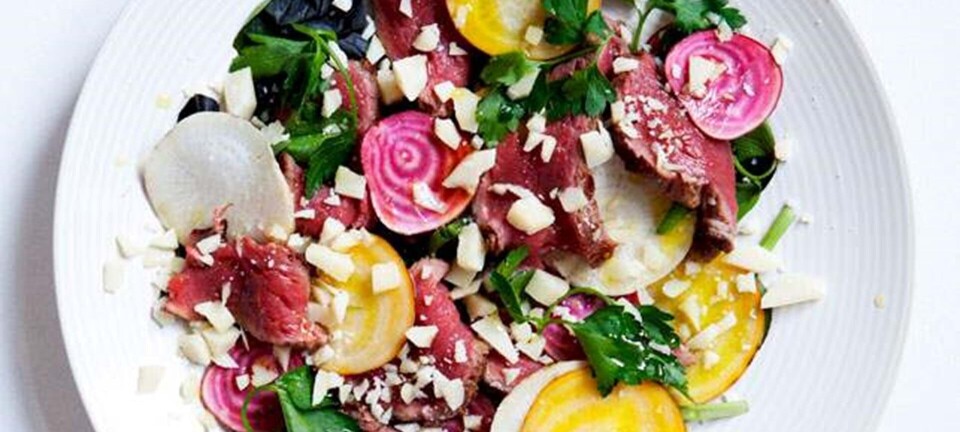 Lynstegt oksemørbrad med parmesan og rødbedecrudité