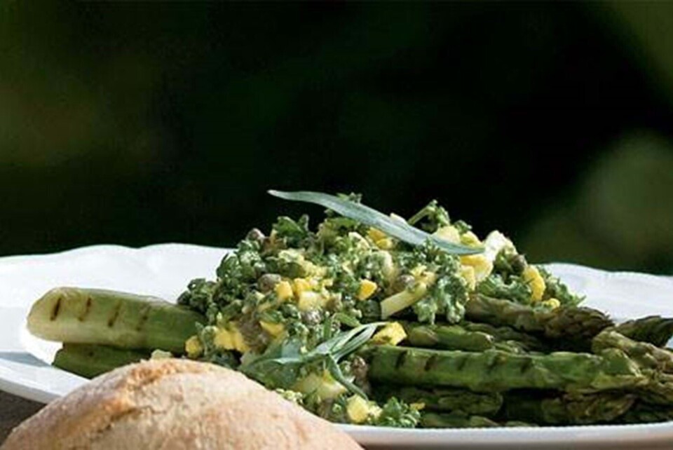 Grillede asparges med vinaigrettesovs