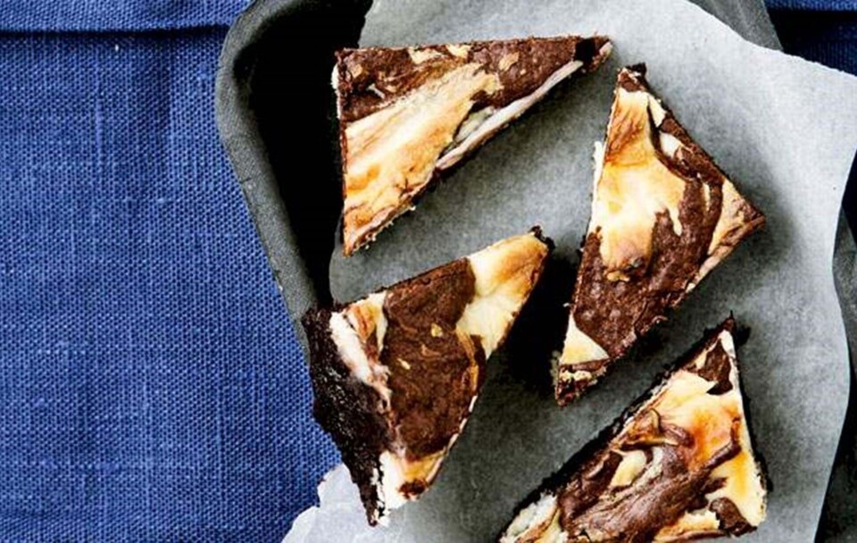 Brownie med hvid og mørk chokolade
