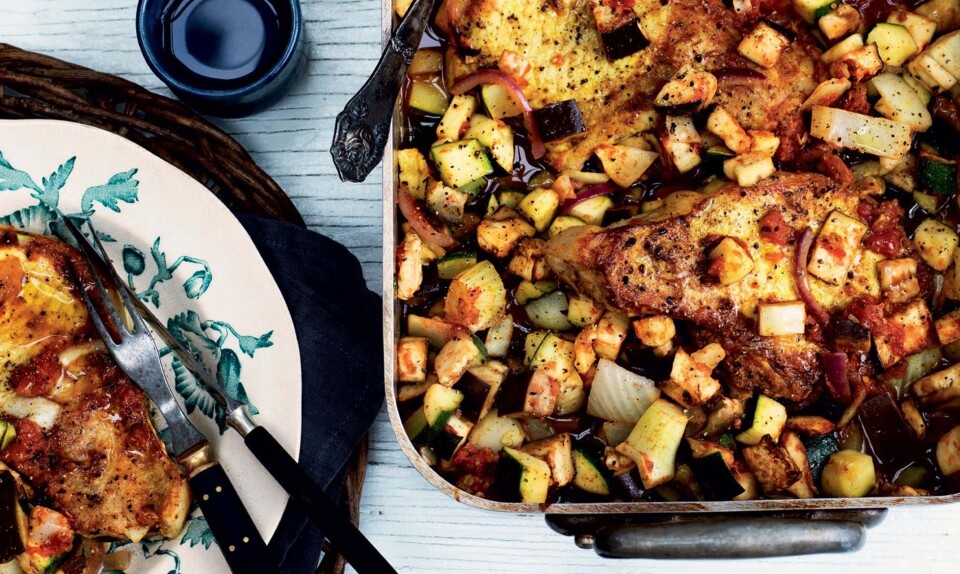 Koteletter i fad med ratatouille