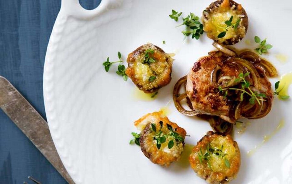 Mørbradbøf med gratinerede svampe