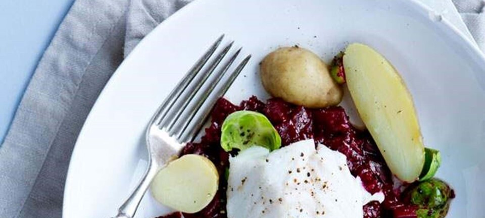 Bagt torsk med sennep, æg, rosenkål og rødbeder
