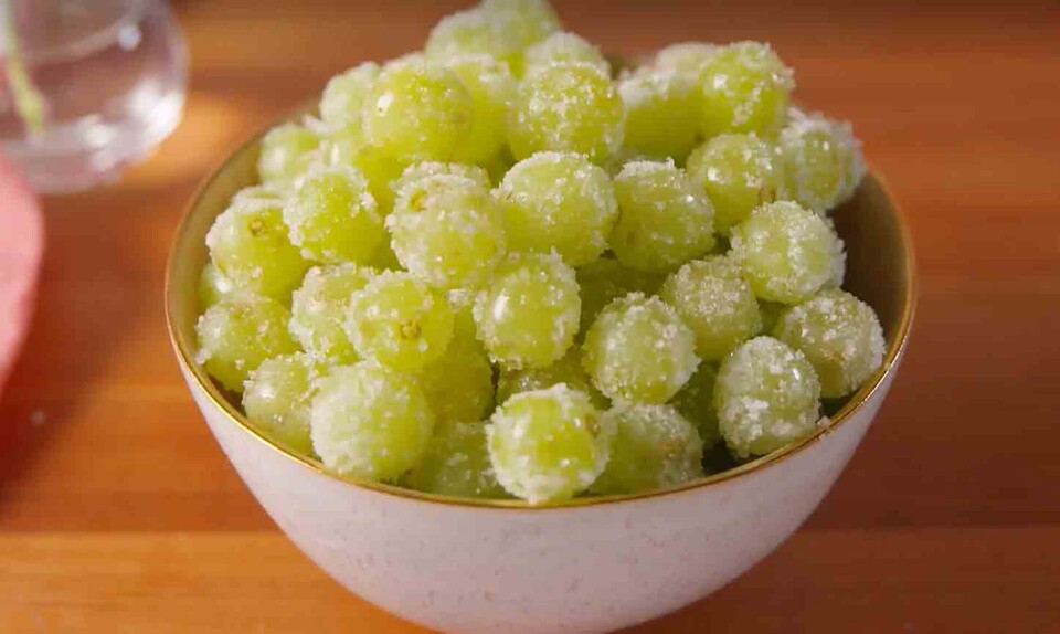 Sommerens bedste snack: Vindruer med prosecco… og vodka