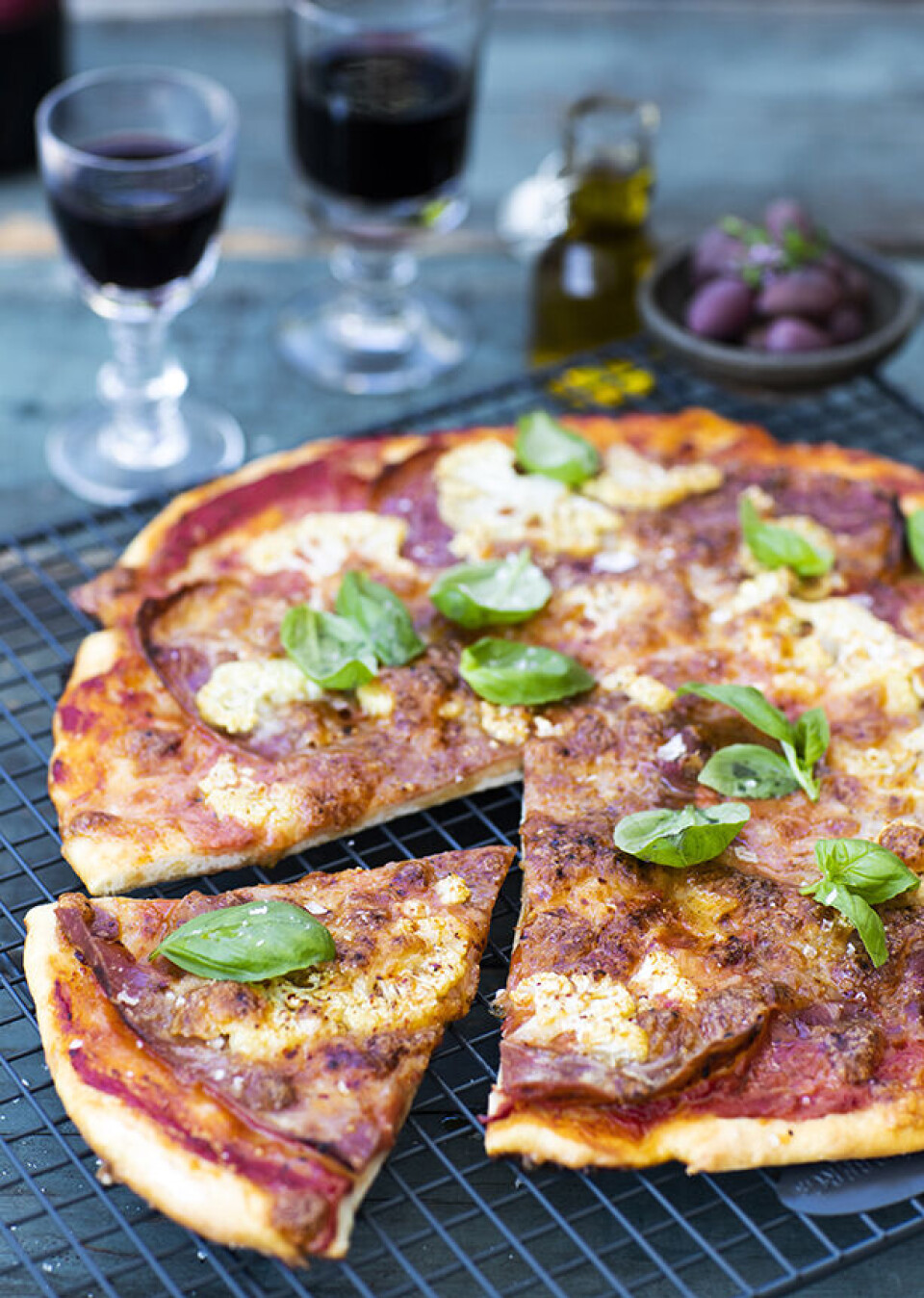 Nem pizza med parmaskinke og frisk mozzarella