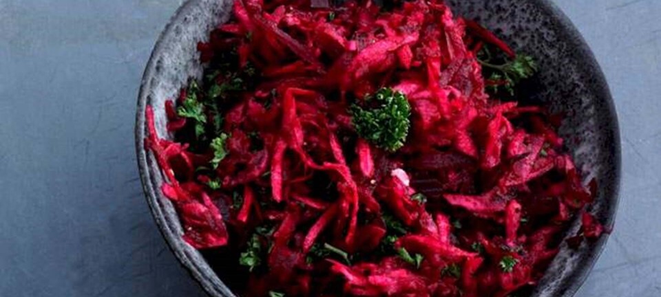Verdens bedste vintersalat med rødbeder og selleri