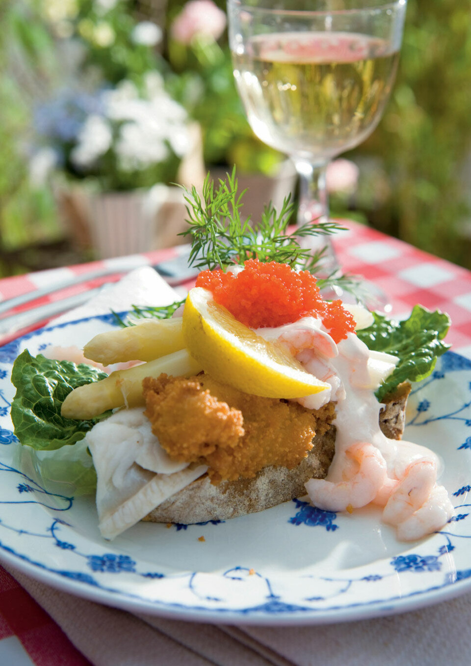 Opskrift: Stjerneskud med fiskefilet, rejer og kaviar
