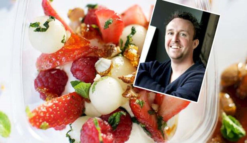 Billede 1 - Sund salat med frugt, skyr og mandelknas