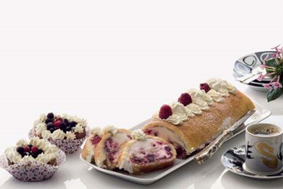 Roulade med bær og flødeskum