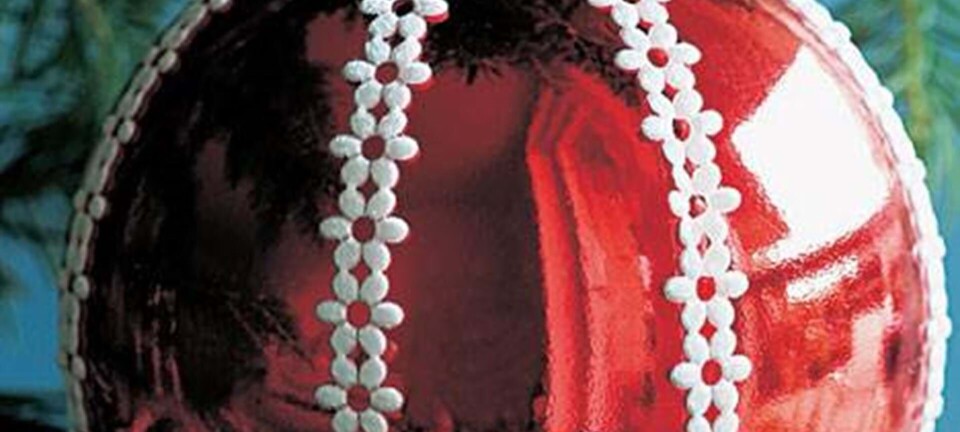 Flot julekugle med et drys af blomster