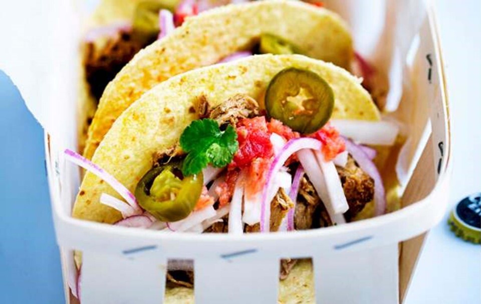 Carnitas tacos med radisesalat og salsa fresca
