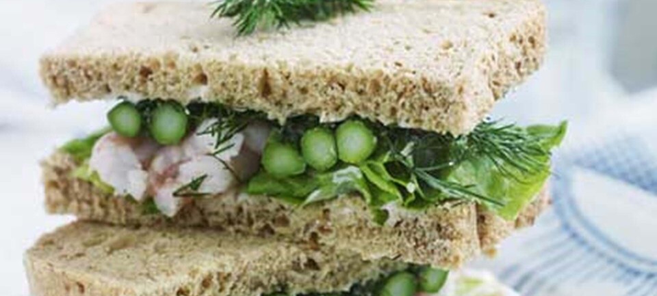 Rejesandwich med dild og asparges