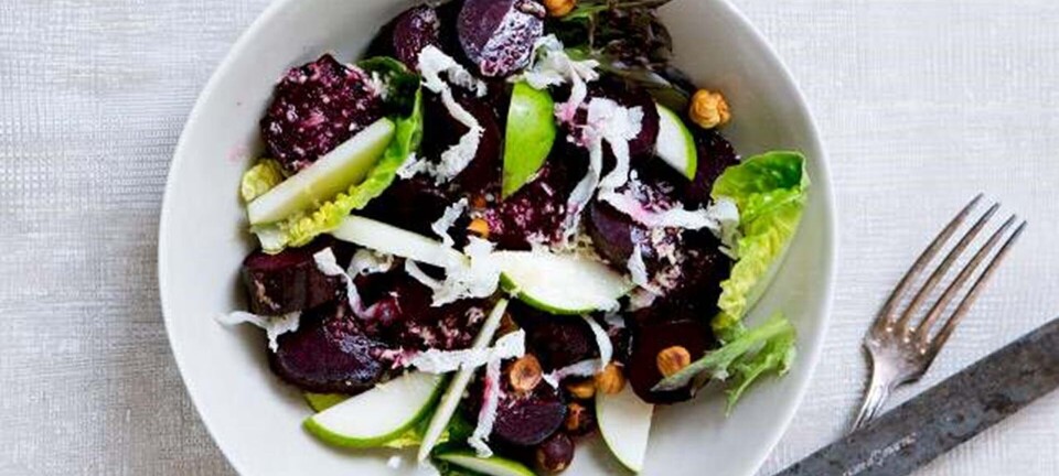 Bagte rødbeder med pærer, nødder og peberrod