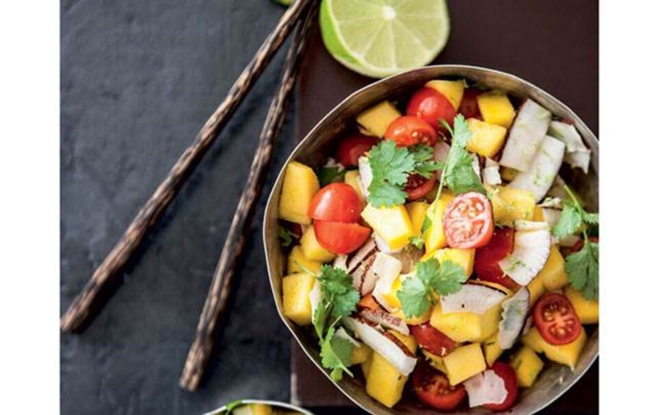 salat med mango, tomat, kokos og lime