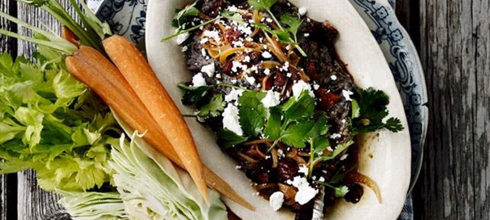 Bønnedip med chorizoknas