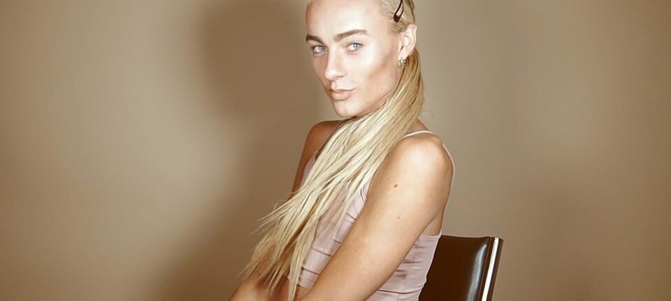 Vi bad en selvudnævnt ’highlighter-queen’ teste fem nye highlighters på markedet